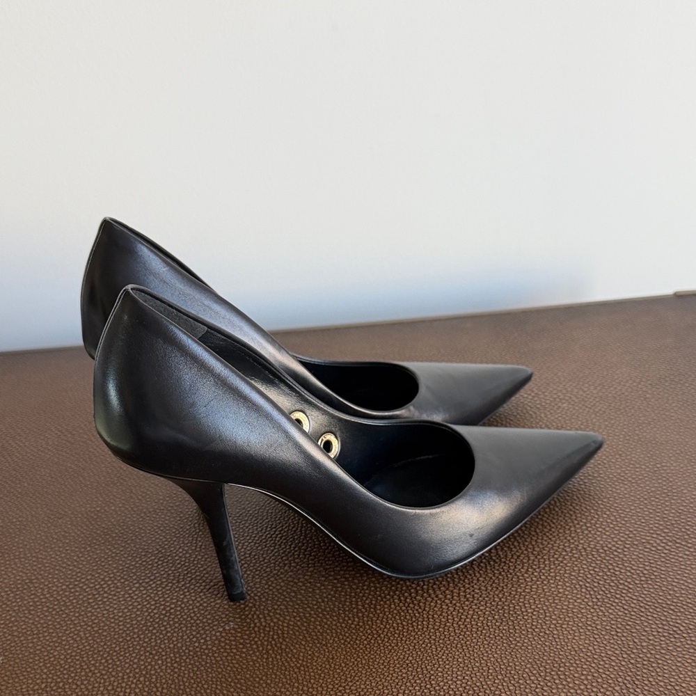 Burberry Classic Black Stiletto Pumps - Picture 4 of 11